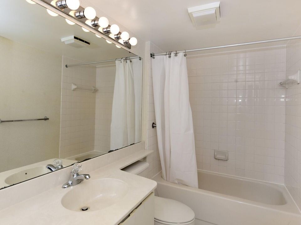 For Sale: $264,900 (2 beds, 2 baths, 1442 Square Feet)