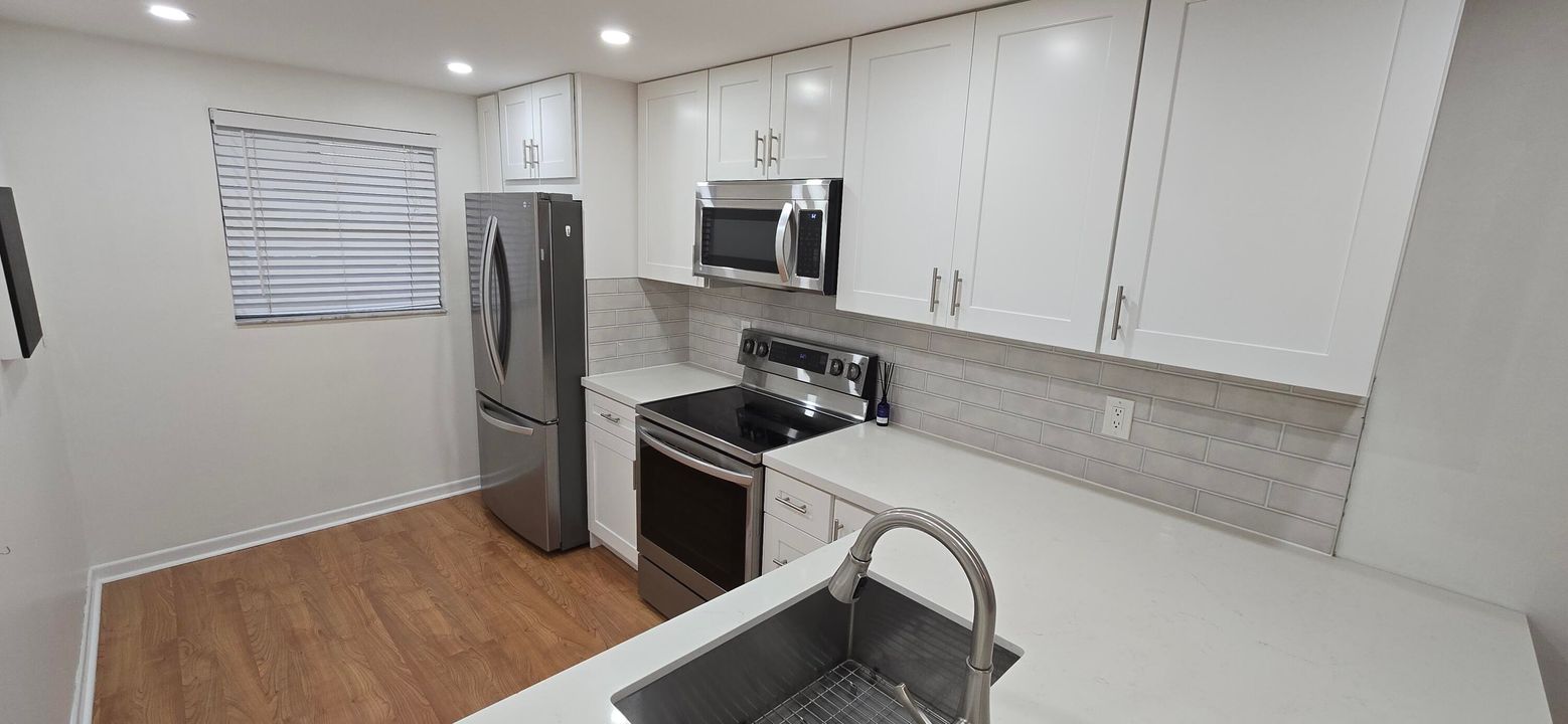 For Sale: $345,000 (2 beds, 2 baths, 1136 Square Feet)