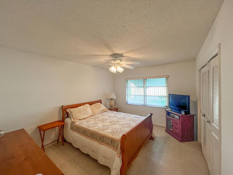 For Sale: $179,900 (2 beds, 2 baths, 1021 Square Feet)