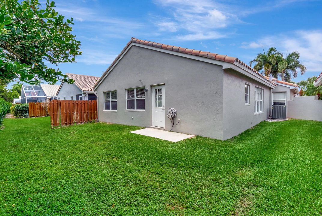 For Sale: $419,000 (2 beds, 2 baths, 1588 Square Feet)