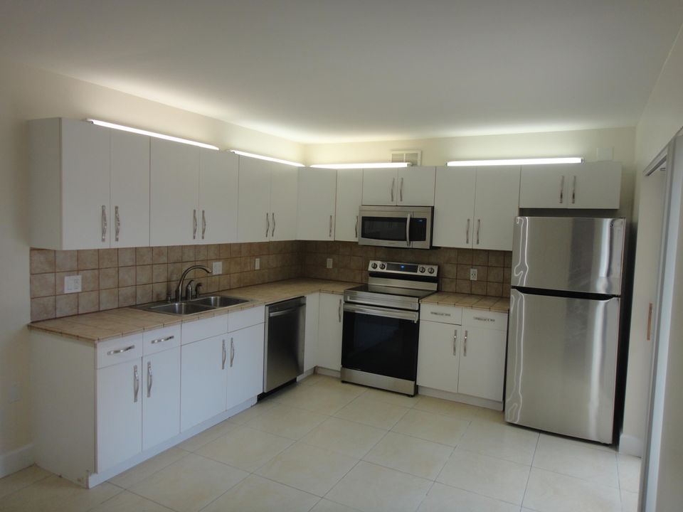 For Sale: $309,900 (2 beds, 2 baths, 1236 Square Feet)