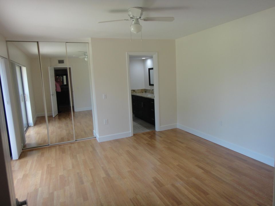 For Sale: $309,900 (2 beds, 2 baths, 1236 Square Feet)