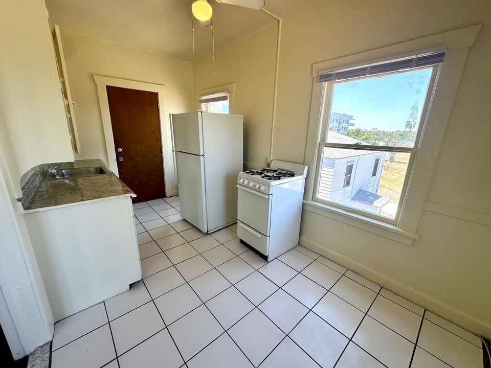 For Rent: $1,550 (1 beds, 1 baths, 680 Square Feet)