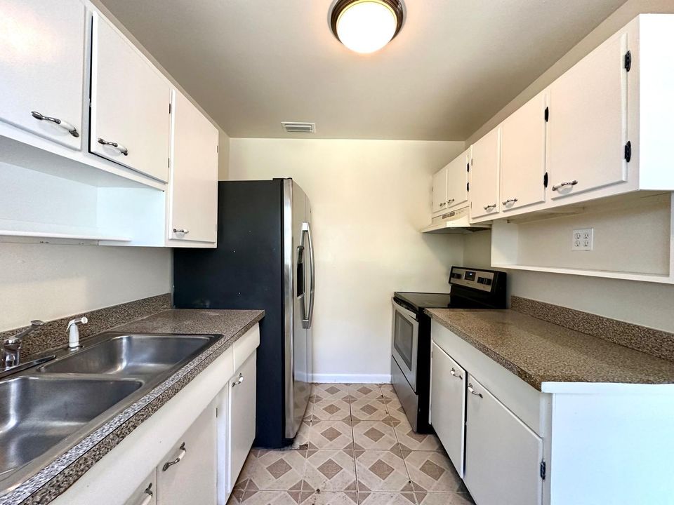 For Rent: $2,850 (3 beds, 2 baths, 1160 Square Feet)