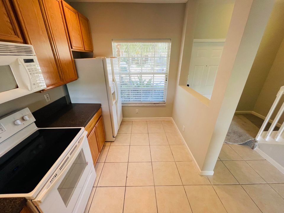 Active With Contract: $2,100 (2 beds, 2 baths, 1104 Square Feet)