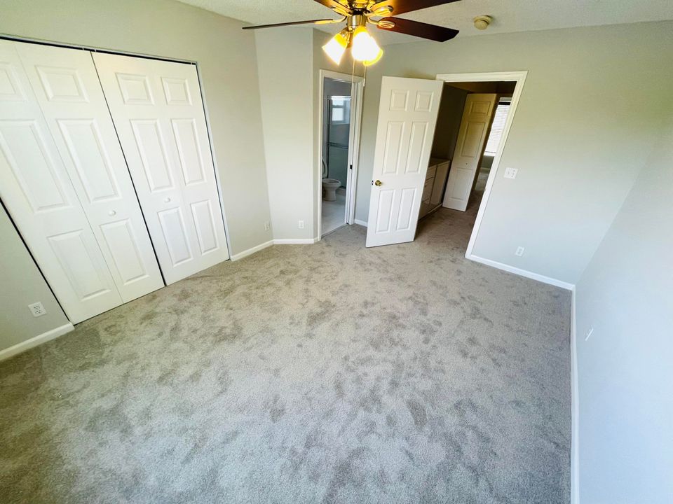 Active With Contract: $2,100 (2 beds, 2 baths, 1104 Square Feet)