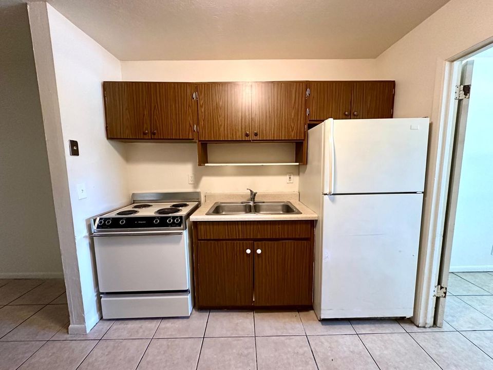 For Rent: $1,450 (1 beds, 1 baths, 700 Square Feet)