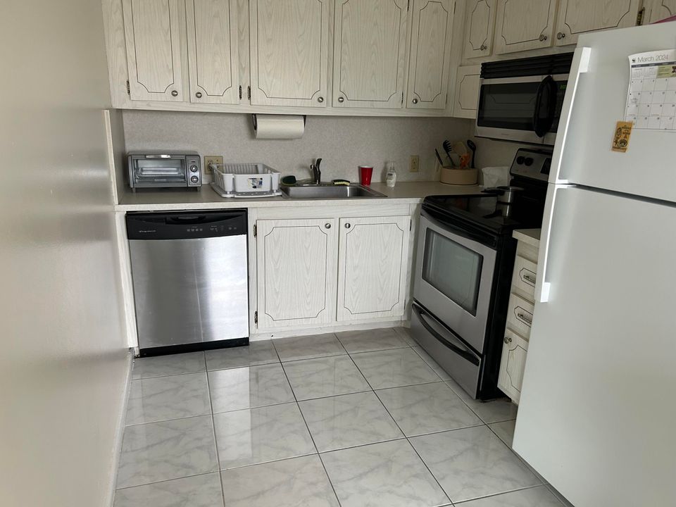 For Rent: $1,500 (2 beds, 1 baths, 835 Square Feet)