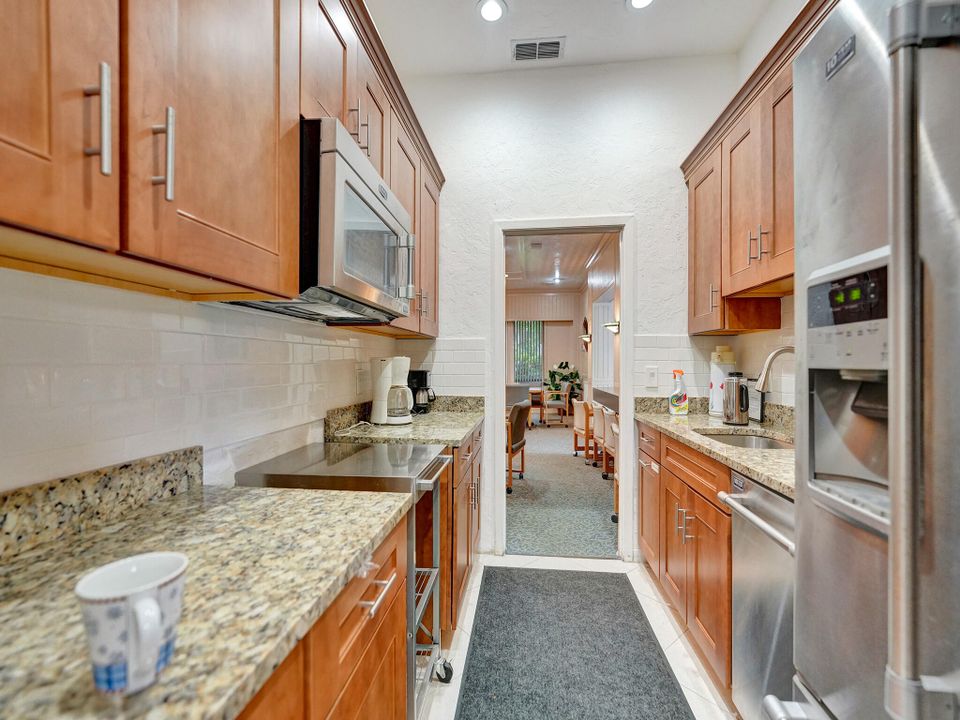 For Sale: $368,000 (2 beds, 2 baths, 1216 Square Feet)