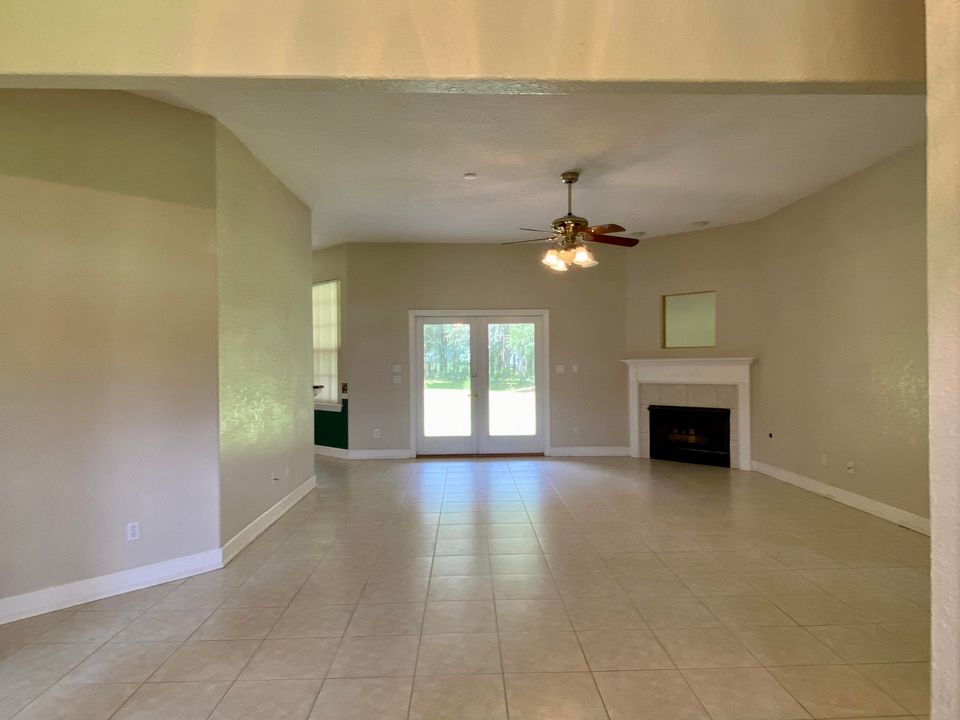 For Rent: $3,000 (4 beds, 2 baths, 2705 Square Feet)