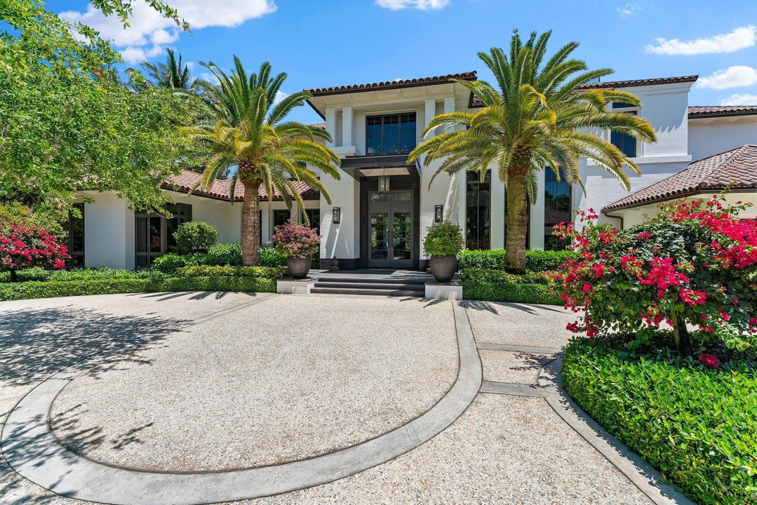 For Sale: $18,975,000 (5 beds, 6 baths, 8676 Square Feet)
