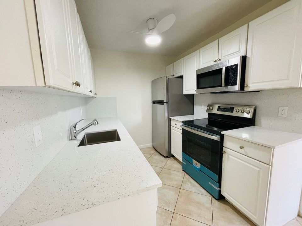For Rent: $1,850 (2 beds, 1 baths, 861 Square Feet)