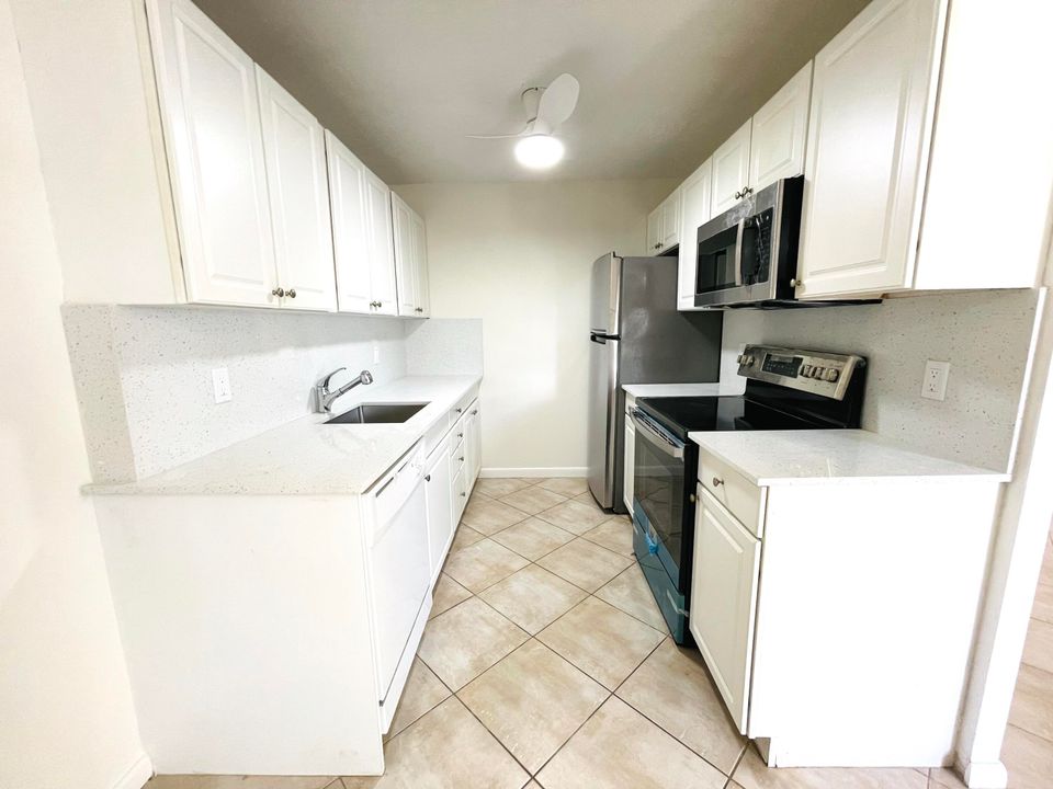 For Rent: $1,850 (2 beds, 1 baths, 861 Square Feet)