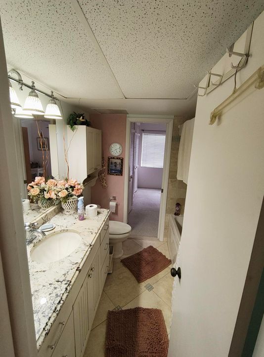 Active With Contract: $175,000 (2 beds, 1 baths, 729 Square Feet)