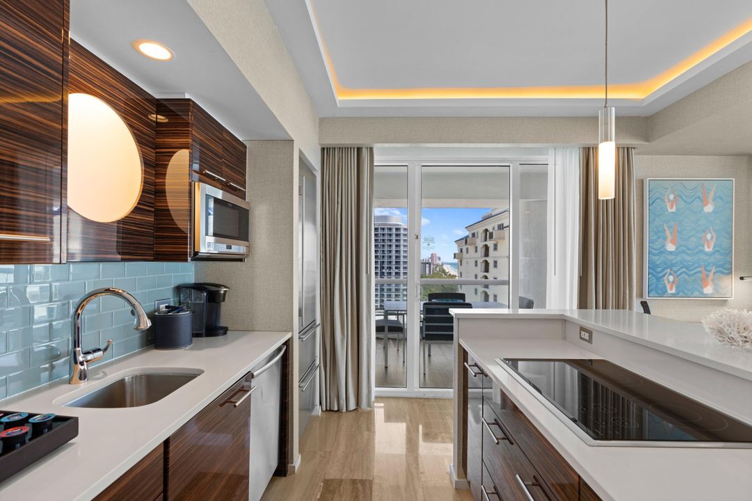 For Sale: $945,000 (1 beds, 1 baths, 839 Square Feet)