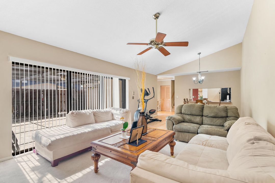 For Sale: $349,900 (3 beds, 2 baths, 1646 Square Feet)