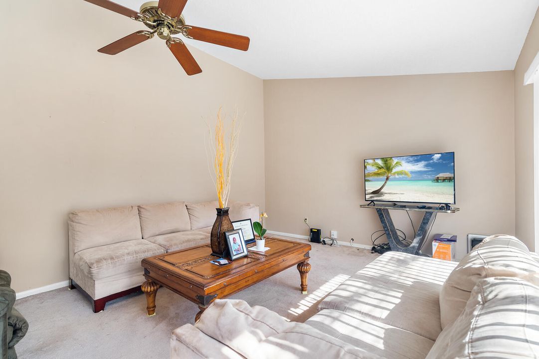 For Sale: $349,900 (3 beds, 2 baths, 1646 Square Feet)