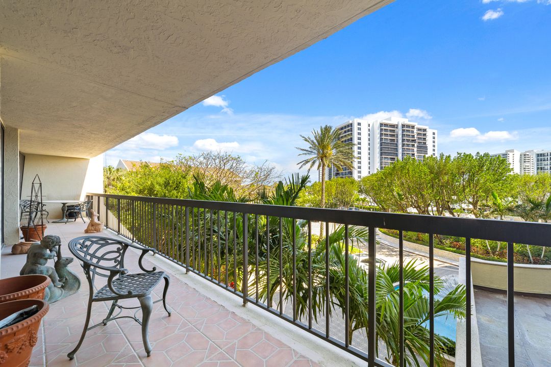 For Sale: $849,000 (2 beds, 2 baths, 1500 Square Feet)