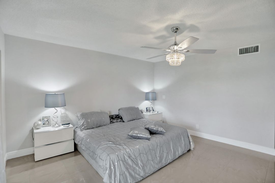 For Sale: $216,000 (2 beds, 2 baths, 1044 Square Feet)