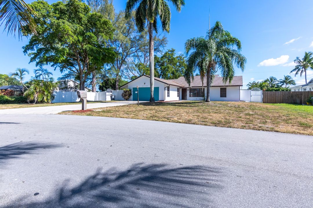 Active With Contract: $559,900 (3 beds, 2 baths, 1664 Square Feet)