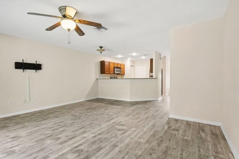 For Sale: $290,000 (2 beds, 2 baths, 1280 Square Feet)
