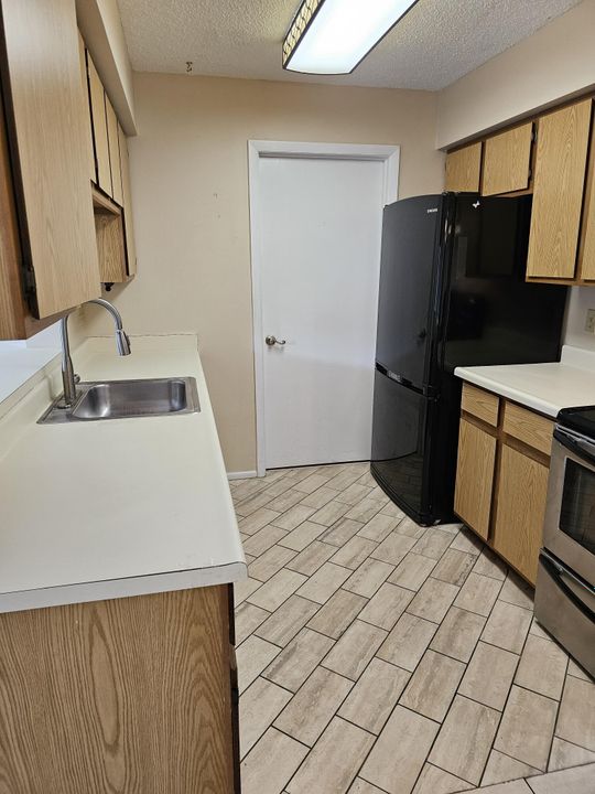 For Rent: $2,100 (2 beds, 2 baths, 1037 Square Feet)