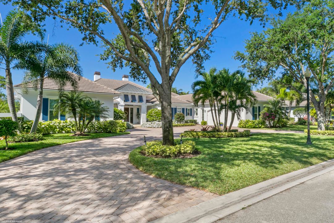 For Sale: $3,995,000 (4 beds, 6 baths, 5156 Square Feet)