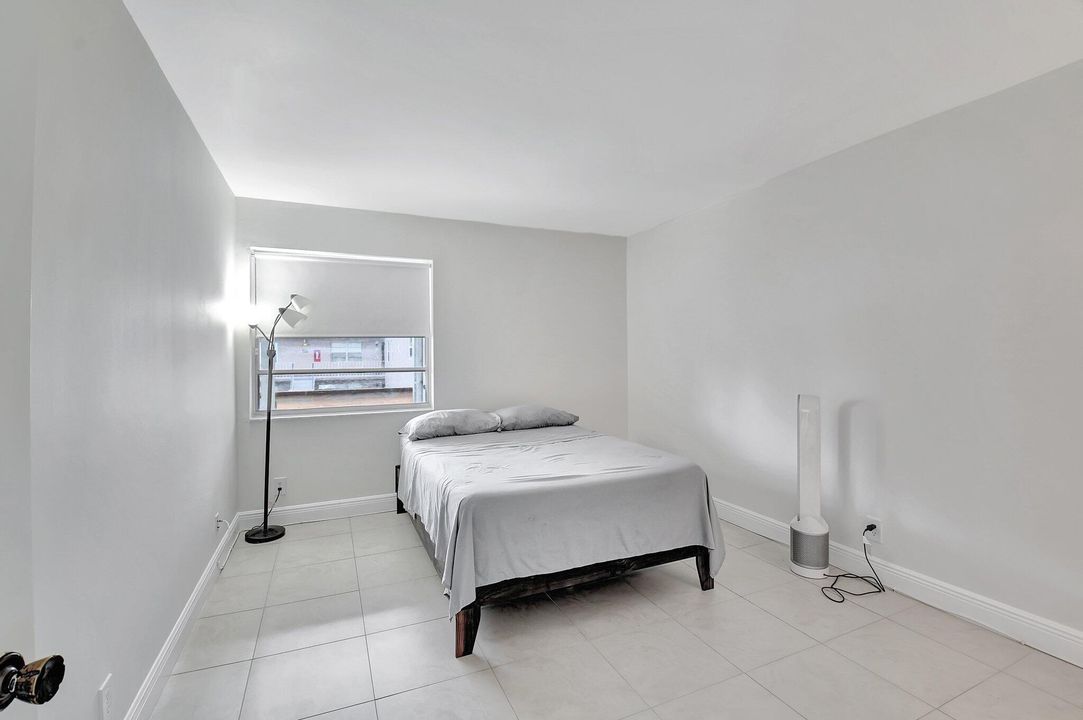 Active With Contract: $1,650 (2 beds, 2 baths, 910 Square Feet)