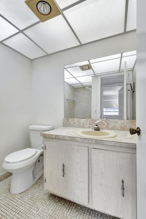 Active With Contract: $1,650 (2 beds, 2 baths, 910 Square Feet)