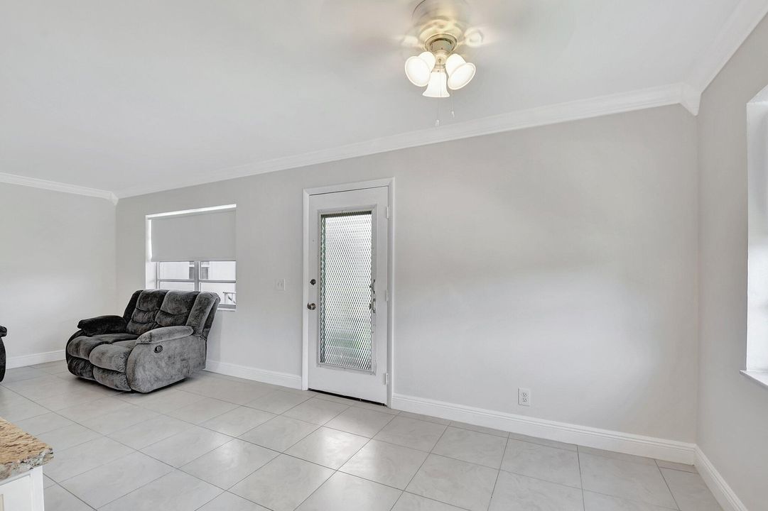 Active With Contract: $1,650 (2 beds, 2 baths, 910 Square Feet)