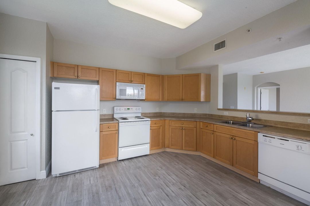 For Rent: $2,600 (2 beds, 2 baths, 1309 Square Feet)