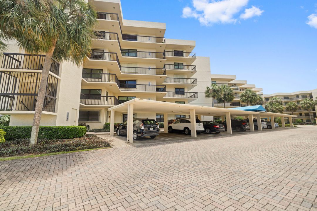 Active With Contract: $3,200 (3 beds, 2 baths, 2011 Square Feet)