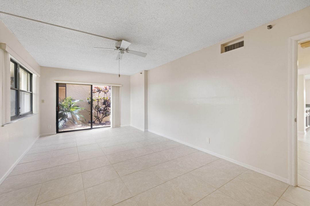 Active With Contract: $3,200 (3 beds, 2 baths, 2011 Square Feet)