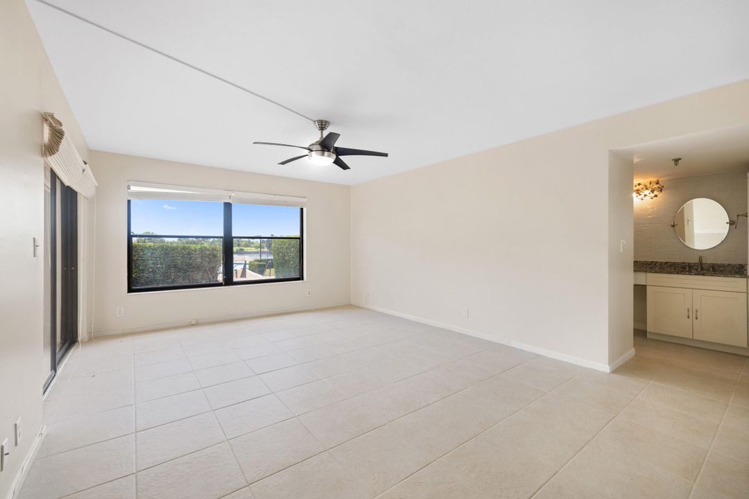 Active With Contract: $3,200 (3 beds, 2 baths, 2011 Square Feet)