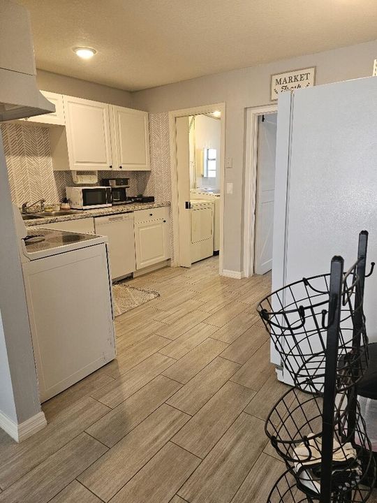 Active With Contract: $2,200 (3 beds, 1 baths, 1073 Square Feet)