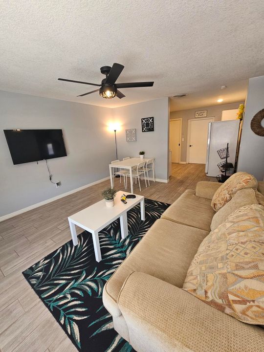 Active With Contract: $2,200 (3 beds, 1 baths, 1073 Square Feet)