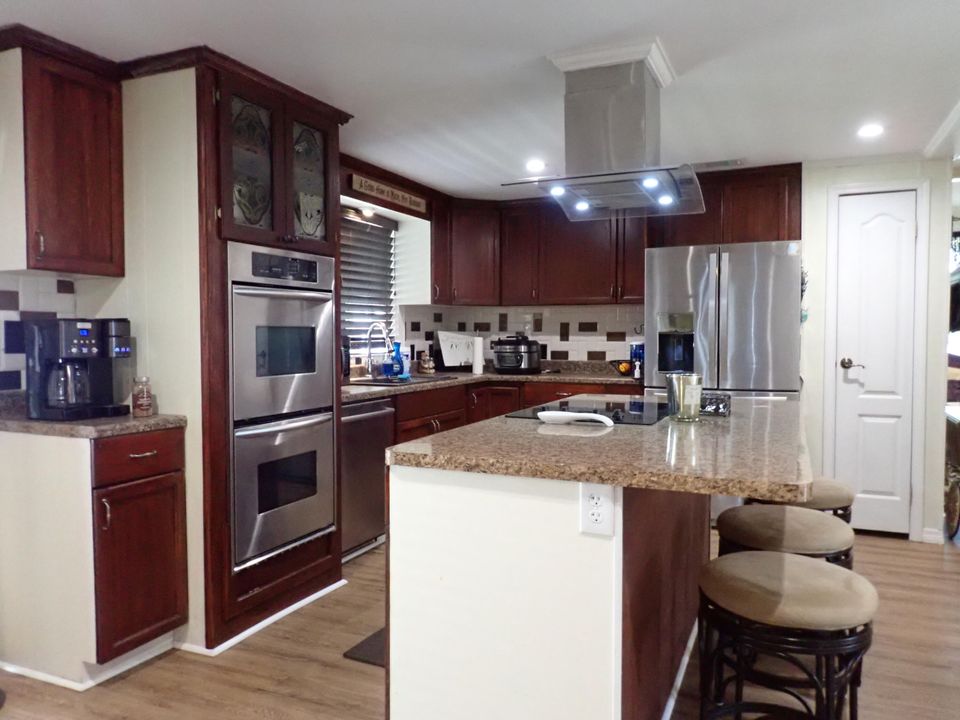 For Sale: $159,900 (2 beds, 2 baths, 1514 Square Feet)