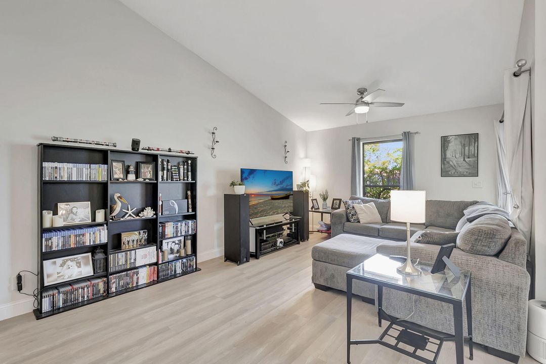 Active With Contract: $420,000 (2 beds, 2 baths, 1278 Square Feet)