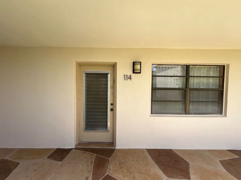 Active With Contract: $142,500 (2 beds, 2 baths, 905 Square Feet)