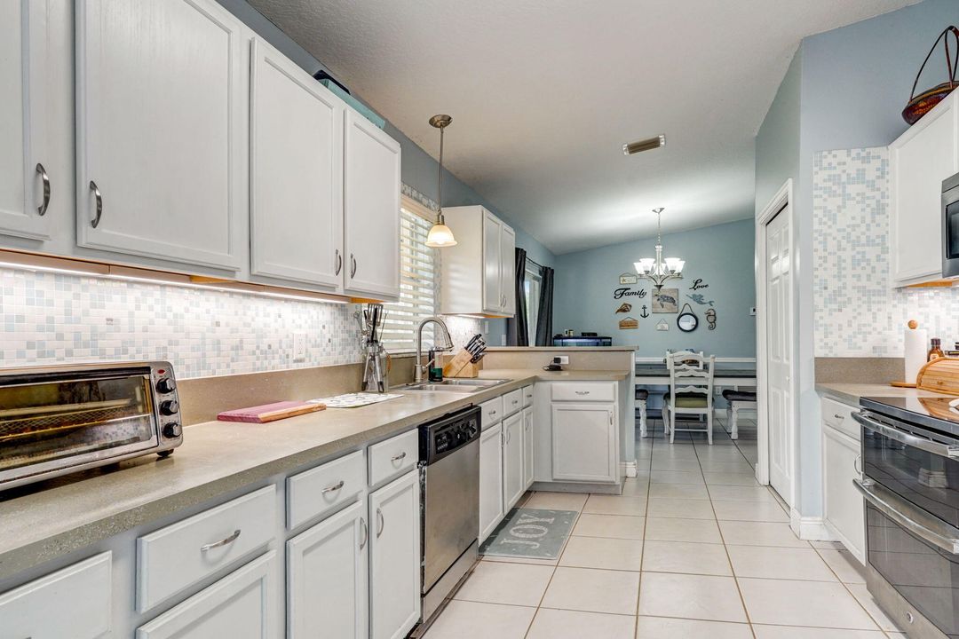 For Sale: $559,999 (3 beds, 2 baths, 1346 Square Feet)