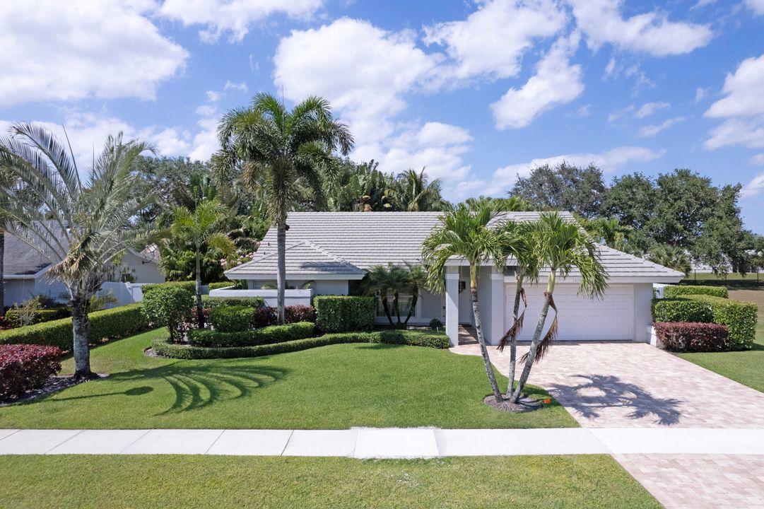 For Sale: $950,000 (3 beds, 2 baths, 2310 Square Feet)