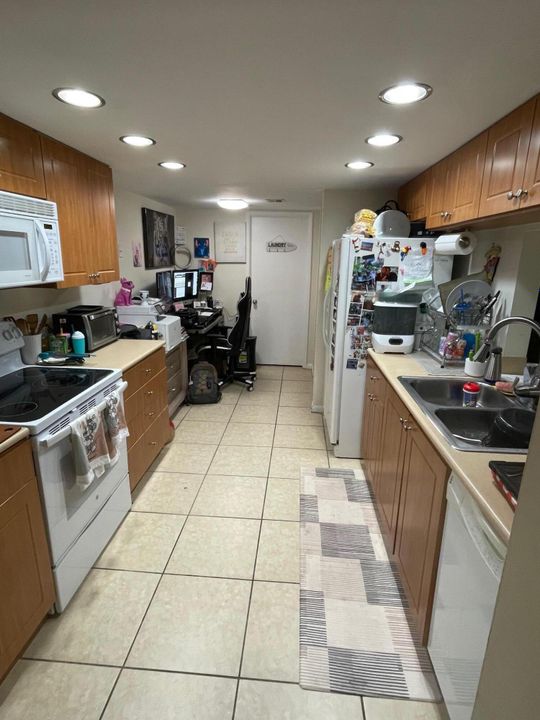 For Rent: $2,250 (2 beds, 2 baths, 1160 Square Feet)