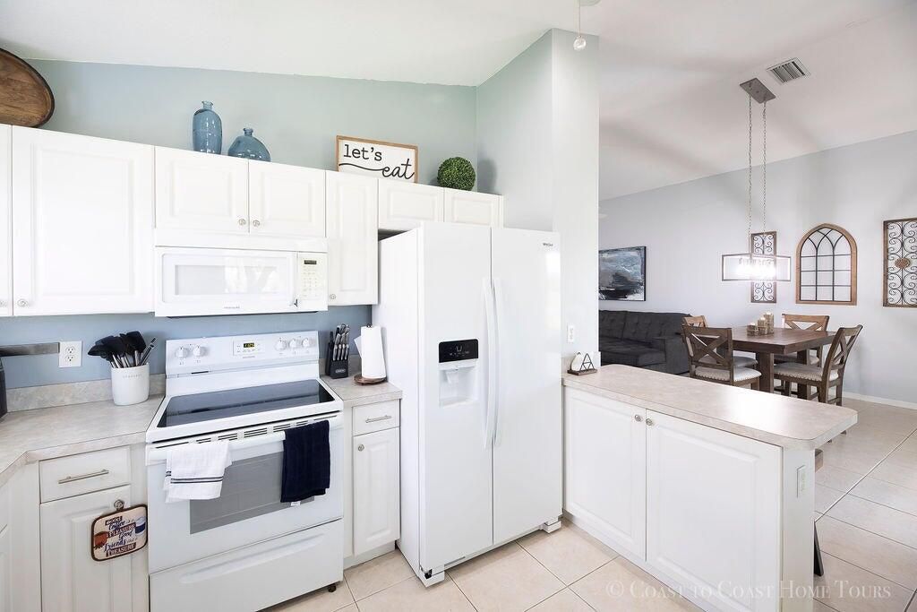 For Sale: $399,000 (3 beds, 2 baths, 1370 Square Feet)