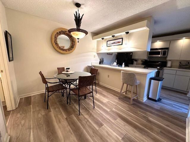 For Rent: $2,700 (2 beds, 2 baths, 1236 Square Feet)