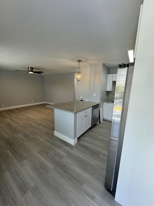 For Rent: $1,950 (2 beds, 1 baths, 775 Square Feet)