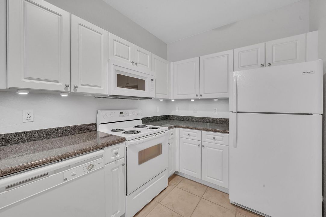 Recently Rented: $1,800 (1 beds, 1 baths, 776 Square Feet)