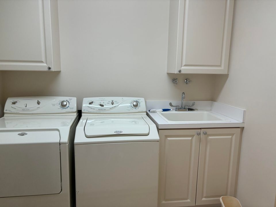 For Rent: $2,500 (2 beds, 2 baths, 1989 Square Feet)