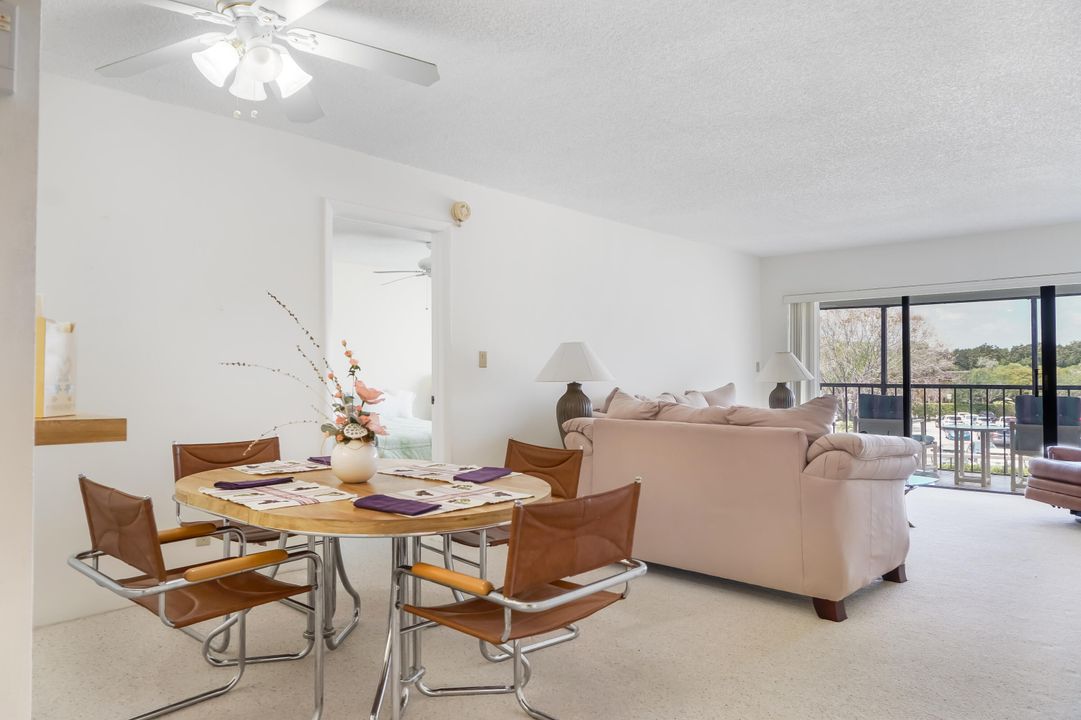 For Sale: $305,000 (2 beds, 2 baths, 1090 Square Feet)