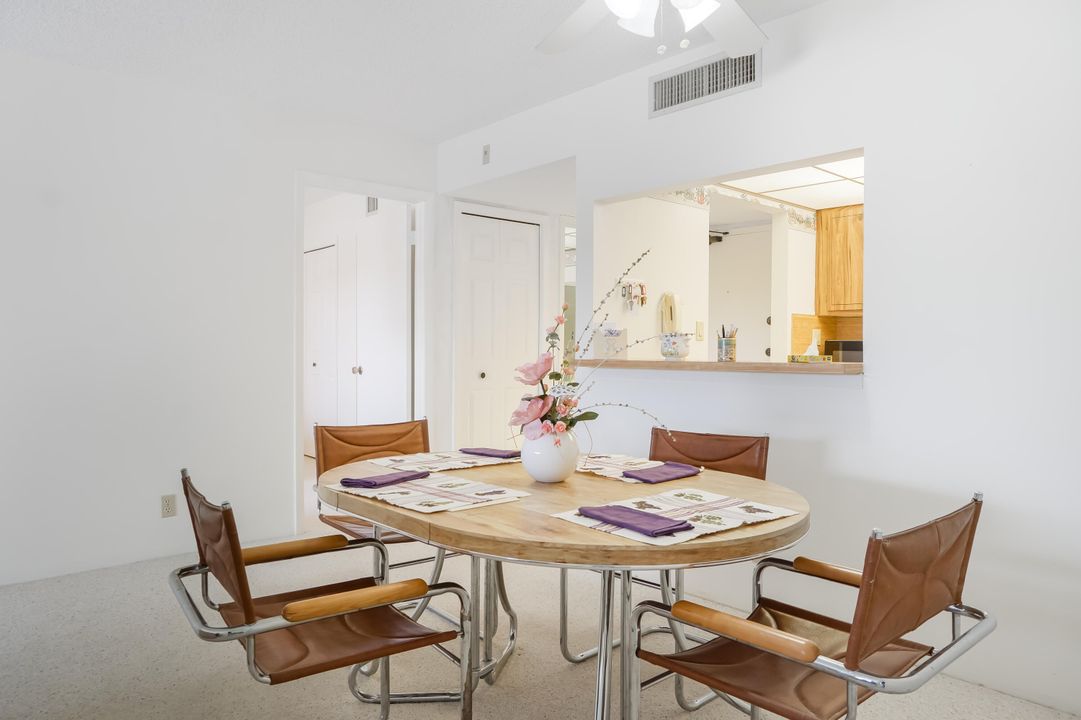 For Sale: $305,000 (2 beds, 2 baths, 1090 Square Feet)