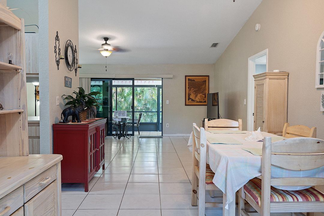 Active With Contract: $347,000 (2 beds, 2 baths, 1133 Square Feet)